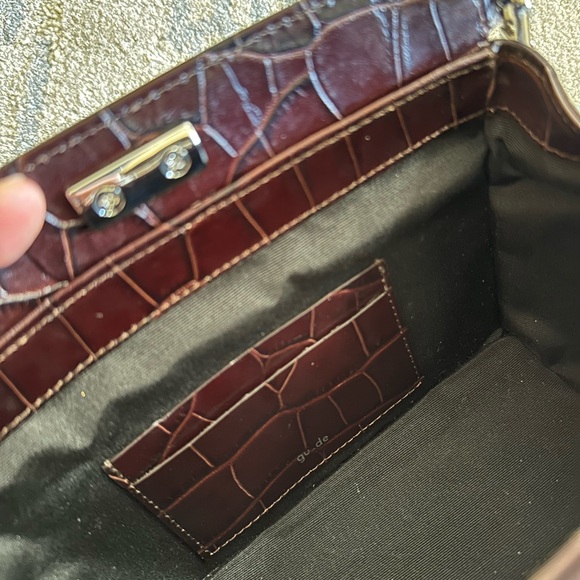 Gu_de Milky Brown Crocodile Pattern Handbag Carton Bag with Chain Strap - Picture 6 of 7